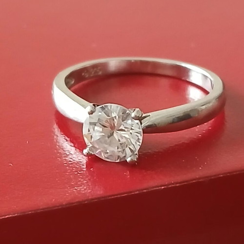 Solitare ring 925 silver 17 mm like new