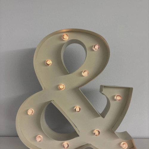 Decorative table lamp like new with hanging option
