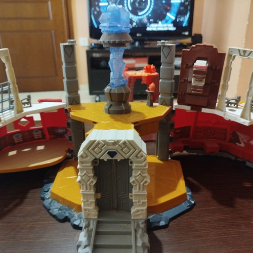Gormiti collection with tower, ship, castle, 3 bracers and figures