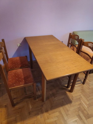 Dining set with extension like new with six chairs