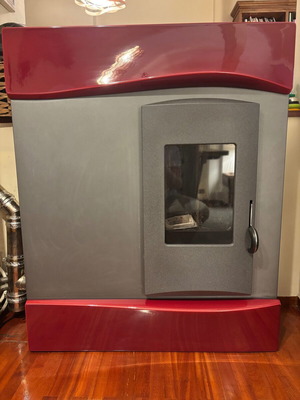 Daisy Edil Kamin Pellet Stove 20 KWh used, hydraulic heating