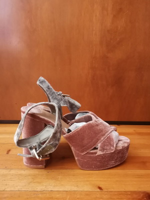 Πέδιλα Stradivarius σαν καινούργια, νούμερο 41, βελουτέ πολύχρωμα