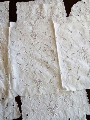 Vintage Richelieu Embroidery Set of 12 Table Linens Like New