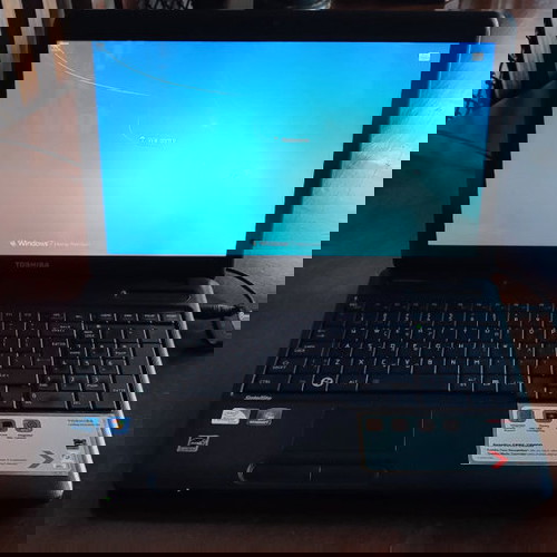 Laptop Toshiba 15.6 άριστο, 600GB HDD, 6GB μνήμη, Intel Pentium, μπλε με CD drive