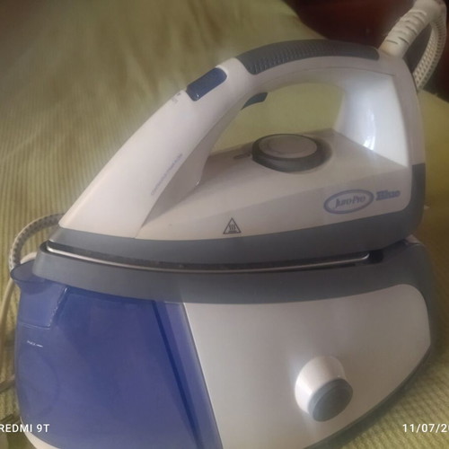 Juro Pro ironing system used with detachable water tank and descaling valve