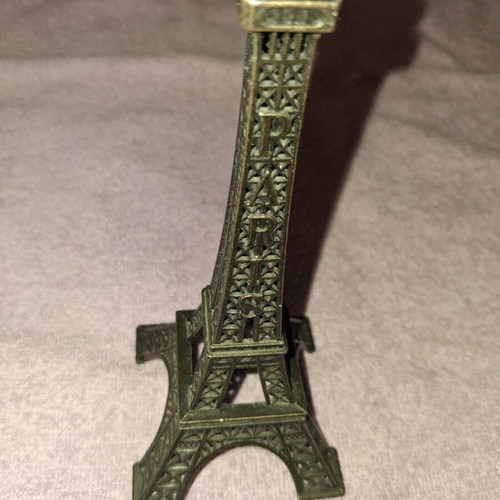 Metal Eiffel Tower miniature souvenir in antique bronze color, like new