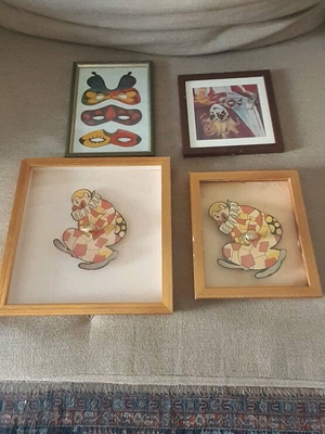 Frames with wooden borders like new, set of 5 with clowns and masks