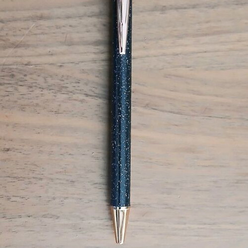Metal pen with glitter and spare refill new