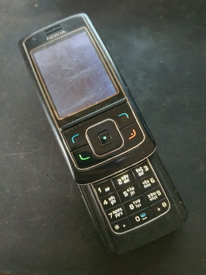Nokia 6288 μεταχειρισμένο με σπασμένη οθόνη για ανταλλακτικά ή επισκευή