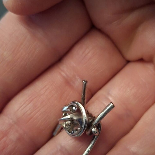 Metal lapel pin in barbwire shape new