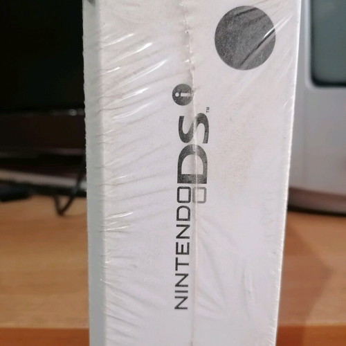Nintendo DSi new bundle with Big Brain Academy