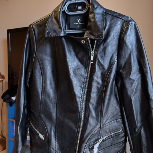 Leather jacket black medium size Jump & Fish like new with zipper