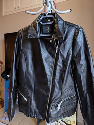 Leather jacket black medium size Jump & Fish like new with zipper