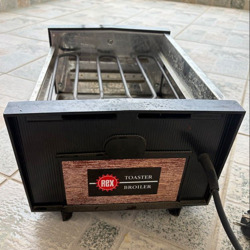 Small electric grill like new for indoor and outdoor use