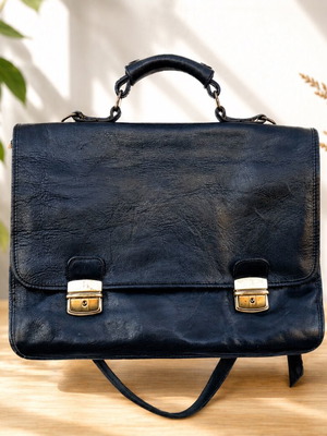Black leather shoulder bag vintage used