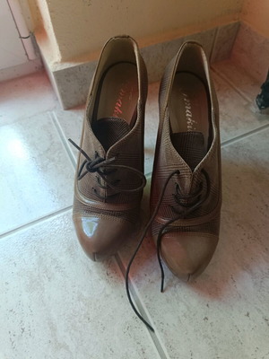 Μποτάκια καρό δετά σε άριστη κατάσταση, καφέ, νούμερο 37