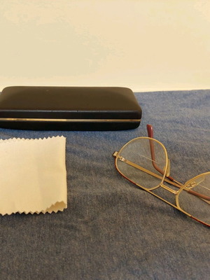 Eyeglasses used with gold frame and brown temple tips