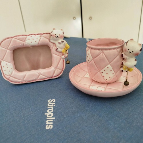 Children's set like new with frame and small cup