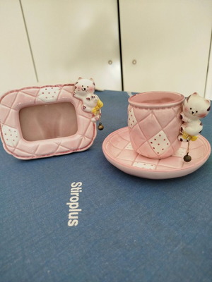 Children's set like new with frame and small cup