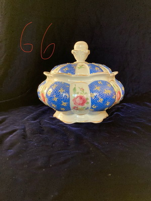 Alka Kunst Kronach Bavaria fontaine in like new condition, 17cm height