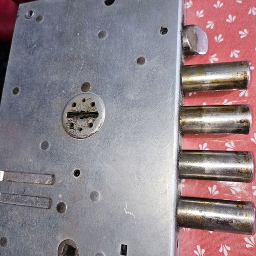 Lock used with functional latch, needs servicing