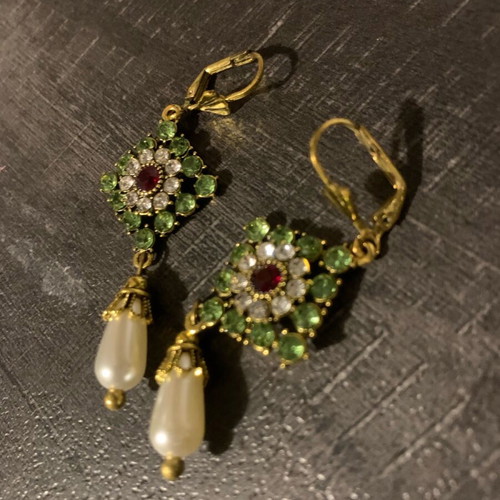 Dangling earrings new, gold color with colorful stones and pearls