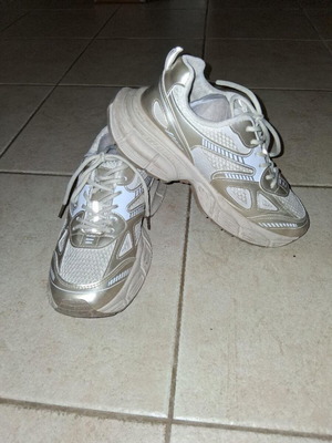 Mairiboo for Envie Shoes Gold Chunky Sneakers like new, size 39, white and gold