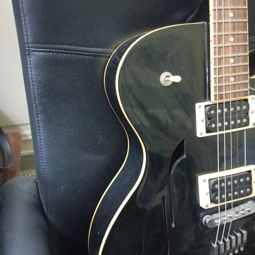 Yamaha electro-acoustic guitar like new