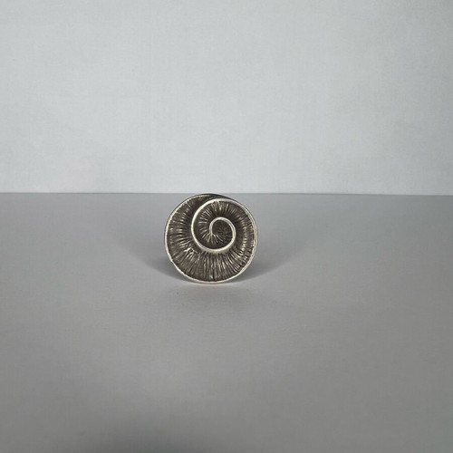 Shell ring like new, silver with 925 stamp