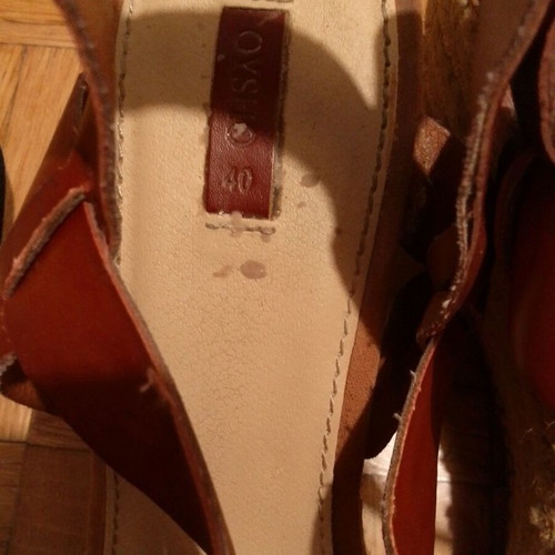 Ousho sandals size 40 like new, brown with adjustable strap