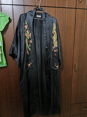 Kimono black like new with embroidery