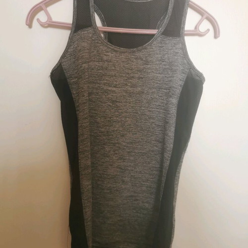 Fitness set like new, grey knee-length leggings and sleeveless top