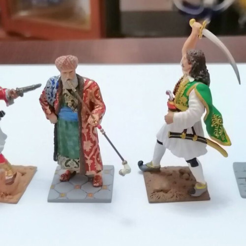 Lead toy soldiers new, pack of 4