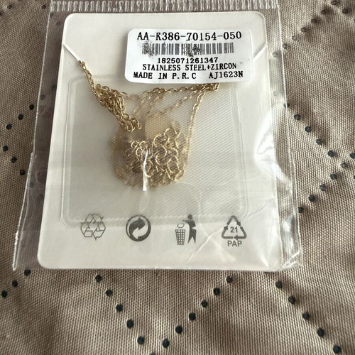 Gold stainless steel necklace new, elegant and shiny