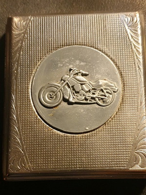 Metal collectible cigarette case like new, Harley Status Collection