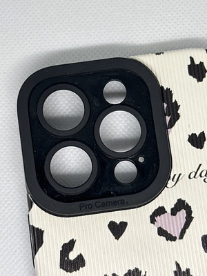 iPhone 14pro case with heart pattern
