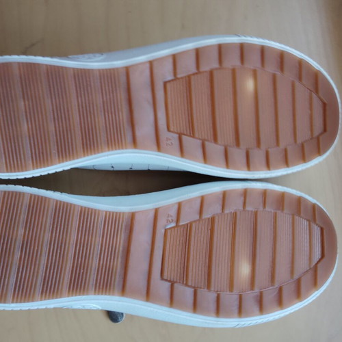 Airsoft sneakers size 42, white, sport style