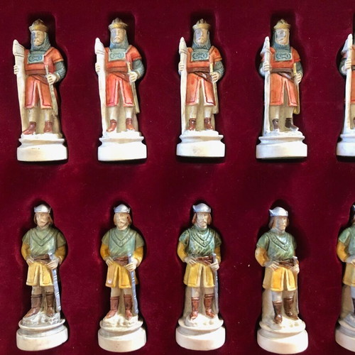 Chess set with hand-carved and painted pieces like new
