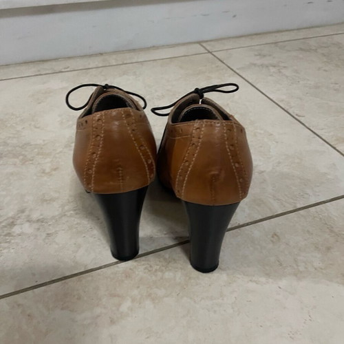 Leather women's shoes brown, like new