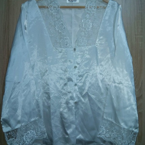 Women's satin nightwear set like new, size M, white with lace