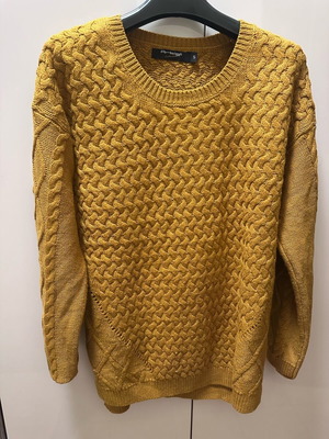Artigli mustard sweater small like new