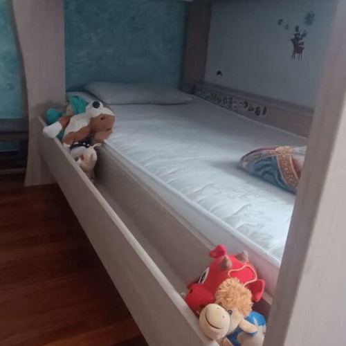 Roomy bunk bed with 2 single beds, storage drawer and ladder like new