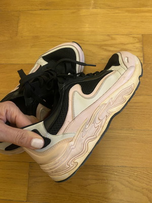 Sandro sneaker size 39 used, classic flame design, white and pink