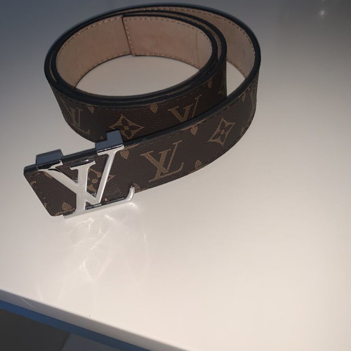 Louis Vuitton belt, modern design, brown, adjustable