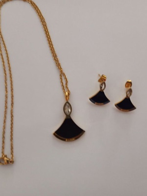 Bvlgari pendant and earrings set