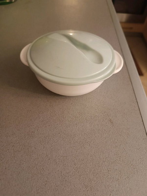 Dr Brown children's food container used with lid, microwave safe