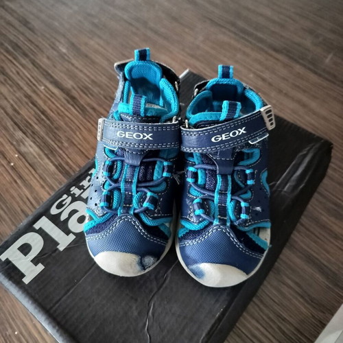 Geox kids sandals size 24 like new