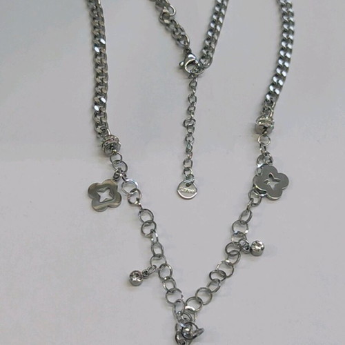 Stainless steel necklace with luck flowers new silver