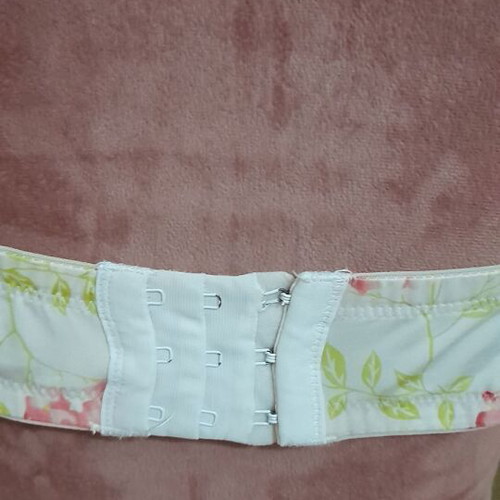Bra size 85B with push-up and adjustable straps, white and yellow