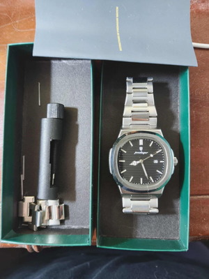 Hugo Poedegar watch like new with screwdriver